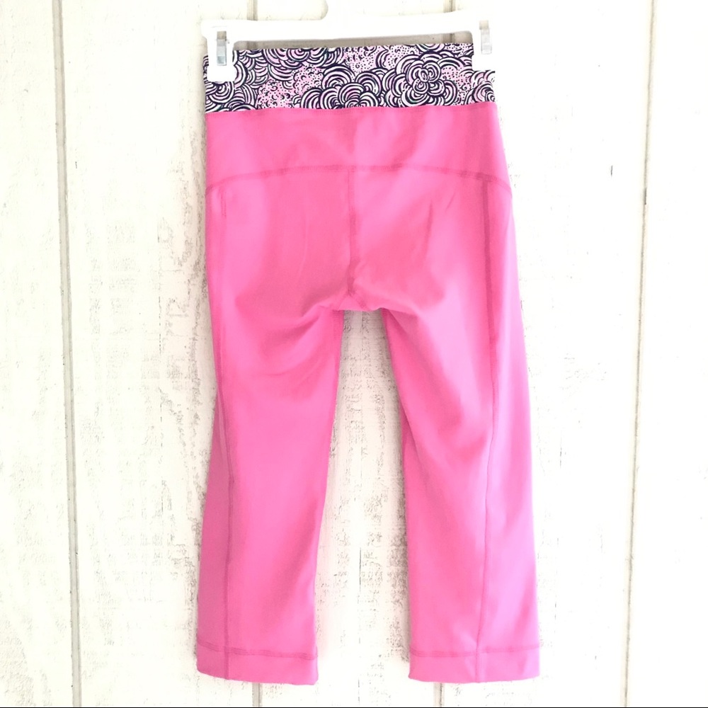 Lily Pulitzer Pink Cropped Capri Yoga leggings. - Picture 5 of 8